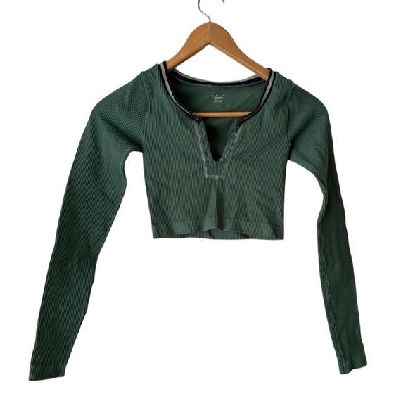 Urban Outfitters Out From Under Go For Gold Seamless Long Sleeve Cropped Top - Picture 16 of 16